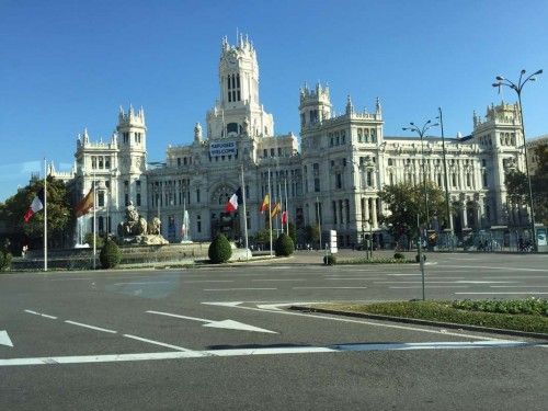 Banderas de Francia en CIbeles. Foto: politicalocal.es