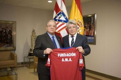 Diego Murillo, presidente de A.M.A., y Enrique Cerezo, suscribieron el acuerdo.