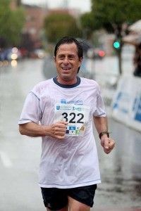 Aficionado a correr, ha terminado tres maratones.