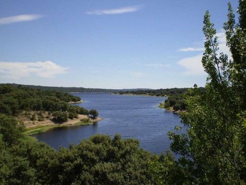 La Guardia Civil está investigando en el Pantano de Valmayor y el río Guadarrama.