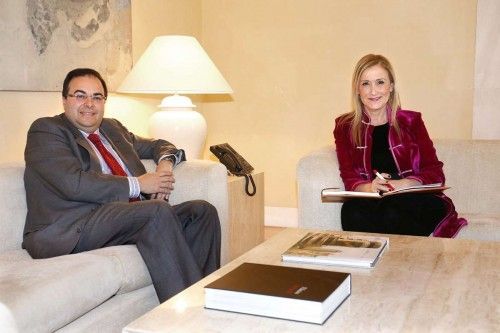 Santiago Llorente y Cristina Cifuentes, durante su reunión. Foto: C. de Madrid.