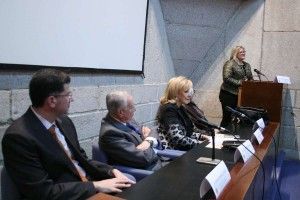 Catalina Hoffman, presidenta de Vitalia, habla durante la entrega del Premio.