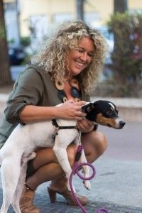 Cristina Moreno junto a su mascota