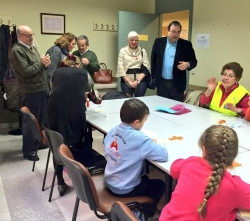 El alcalde, Santiago Llorente, visitó el centro en esta jornada. Foto: Ayto. de Leganés.