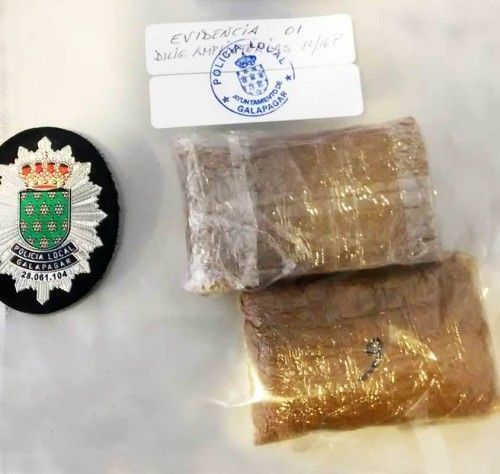 Levaban dos tablectas de hacís de 100 gramos cada una. Foto: Ayto. de Galapagar.