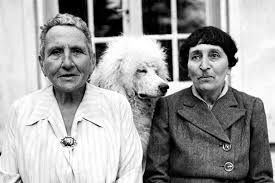 Gertrud Stein (Izda) y su pareja Alice B Toklas (Parismuse.com)