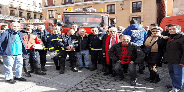 Despedida de los bomberos antes de partir a Siria.
