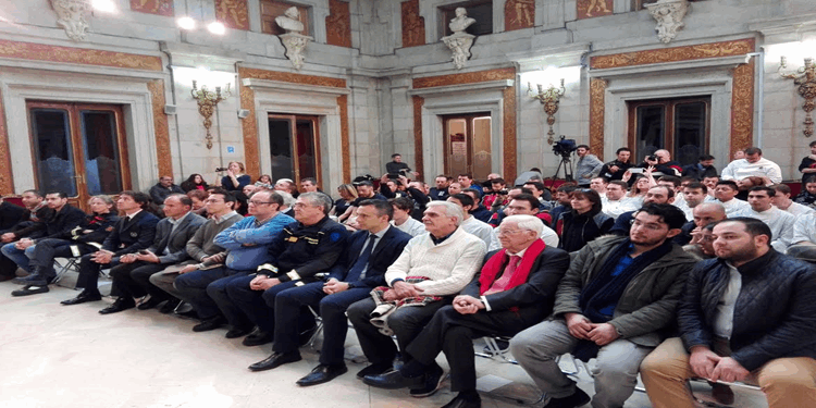  El salón principal del antiguo Ayuntamiento de Madrid lleno de autoridades y gente solidaria.