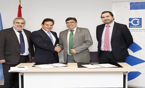 Firma acuerdo colegio asturias