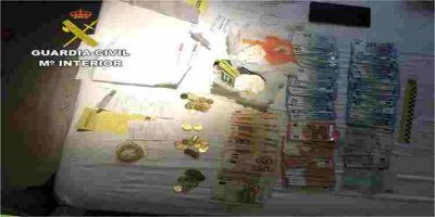 cocaina y billetes