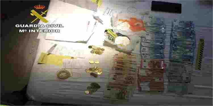 cocaina y billetes