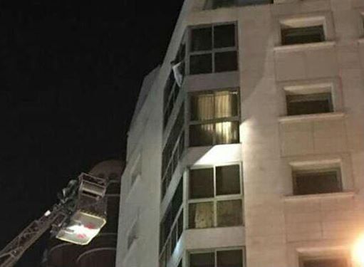 niña balcon