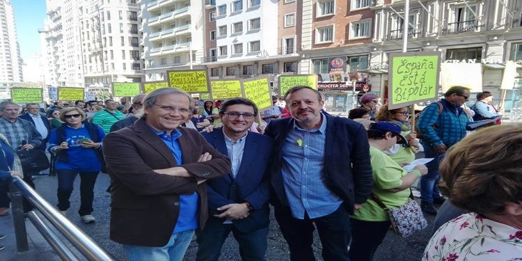 Los políticos apoyando a la salud mental. Antonio Carmona, concejal del Ayuntamiento del Madrid por el PSOE, se ha unido al Senador de CIUDADANOS Tomás Marcos y al Diputado en la CAM, Alberto Reyero también de CIUDADANOS, por esta causa de derechos humanos.