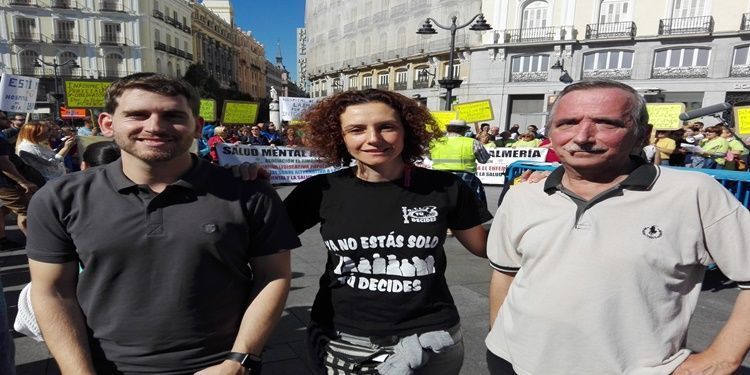  Cristian González, Vicepresidente de FEAFES ANDALUCIA, Carmen Criado, Vicepresidenta de la Asociación TÚ DECIDES, y Enrique Vargas, Presidente de la Asociación AMTAES de Fobia Social y trastornos de Ansiedad.