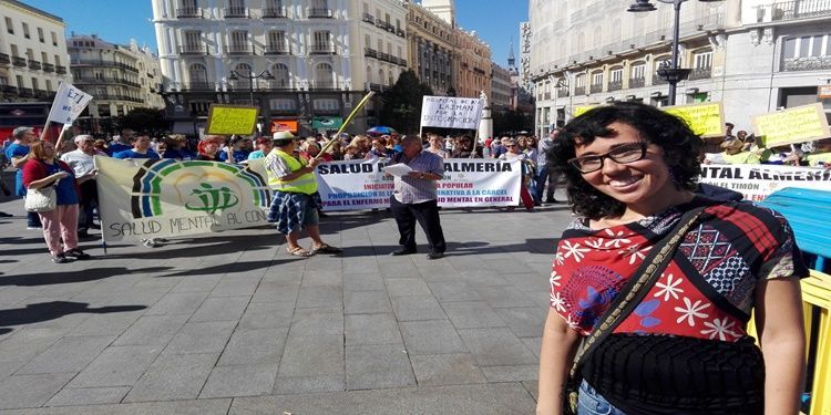 Lorena Bernal es una de las promotoras del Colectivo Salud Mental de PODEMOS y también a querido apoyar a todos sus compañeros de otras asociaciones y entidades convocantes.