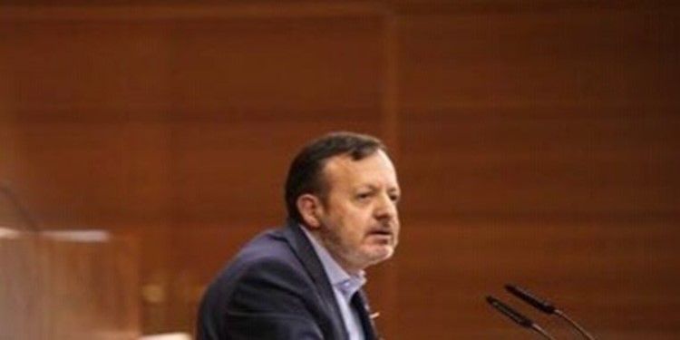 El diputado Alberto Reyero durante la presentación de su propuesta en la Asamblea de Madrid que ha contado con el apoyo de la Cámara no teniendo ningún voto en contra.