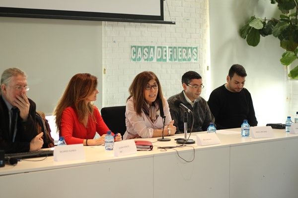 En la foto podemos ver a Ricado Guinea, presidente de World Asociation for Psychosocial Rehabilitation, Laura Peraita, Jefa de sección de familias en el periódico ABC,Ana Lancho, presidenta de la Asociación la barandilla organizadora de esta jornada, Ángel Antonio, locutor y redactor de radio labarandilla y Toni Ocaña representante de la Asociación TÚ DECIDES.