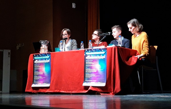 Mesa de Buenas Prácticas celebrada el pasado 29 de noviembre con la participación de ASISPA. A la izquierda María Teresa Fernandez, consejera técnica del Real Patronato de la Discapacidad, a su lado Beatriz Pintado, coordinadora del servicio de autonomía personal de ADISLI, Enrique Moreta, responsable de imagen y comunicación de COCEMFE y moderando a la derecha Soledad Palos, directora del servicio de SAD de ASISPA