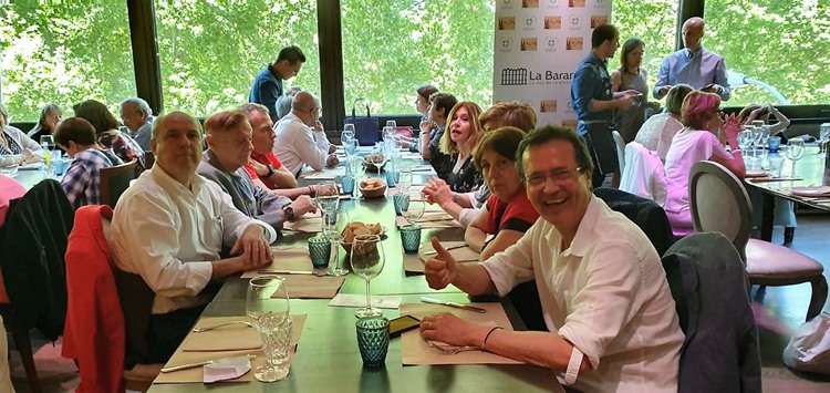 Los asistentes a la comida disfrutando de esta magnífica jornada en favor de la prevención del suicidio en apoyo al TELÉFONO CONTRA EL SUICIDIO 911 385 385.