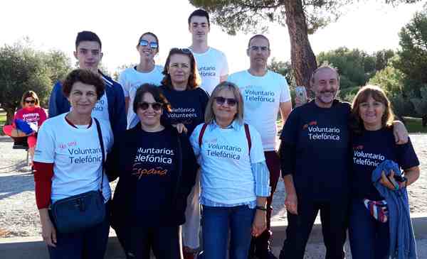 La FUNDACIÓN TELEFÓNICA ha colaborado en esta carrera con su grupo de voluntarios para ayudar a los corredores durante las distintas pruebas.