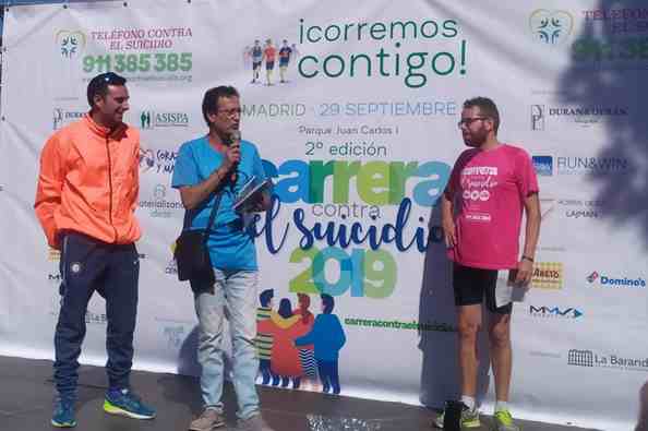 Se desplazaron corredores desde distintas provincias de España. En la foto vemos a la derecha a Alfredo Grañena que se vino desde Caspe (Zaragoza) a correr la modalidad de 10 Km. A su lado vemos a José Manuel Dolader director de la radio social labarandilla.org y al psiquiatra Mario de Matteis del área de Salud Mental Retiro en Madrid.