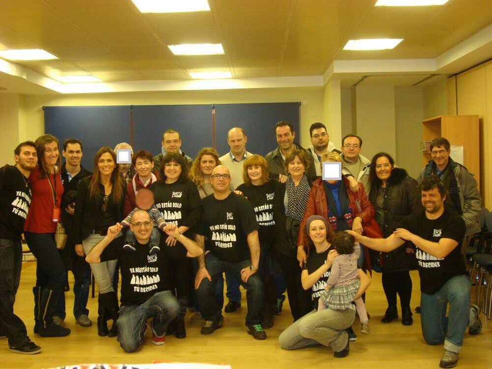 La actriz Loles León asiste a una jornada de intercambio de experiencias con miembros de la Asociación TÚ DECIDES. 
