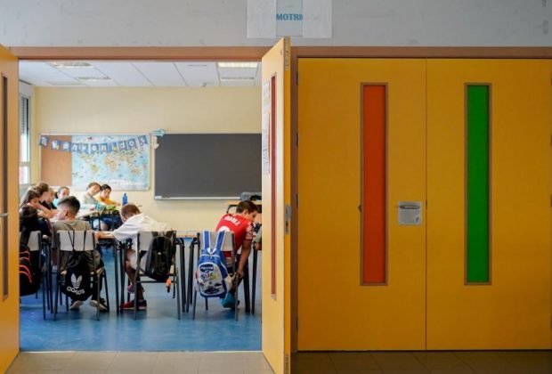 EDUCACIÓN COLEGIO CLASE