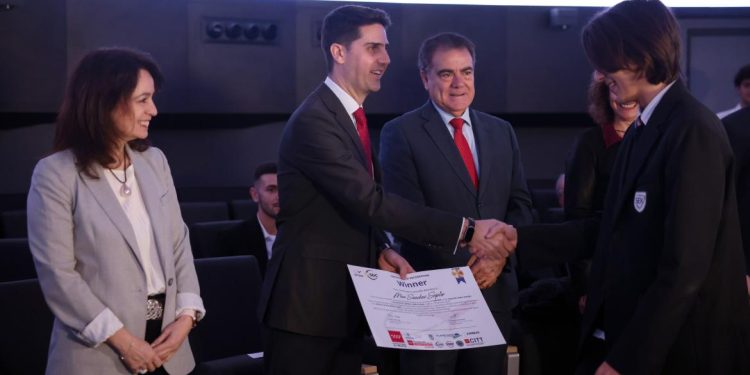 La Comunidad de Madrid fomenta las vocaciones de los jóvenes en el sector aeroespacial, estratégico para la generación de conocimiento e i