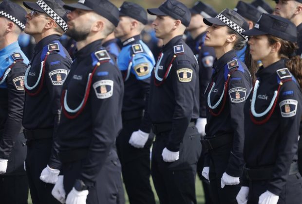 policías