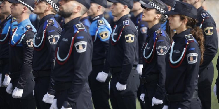 policías